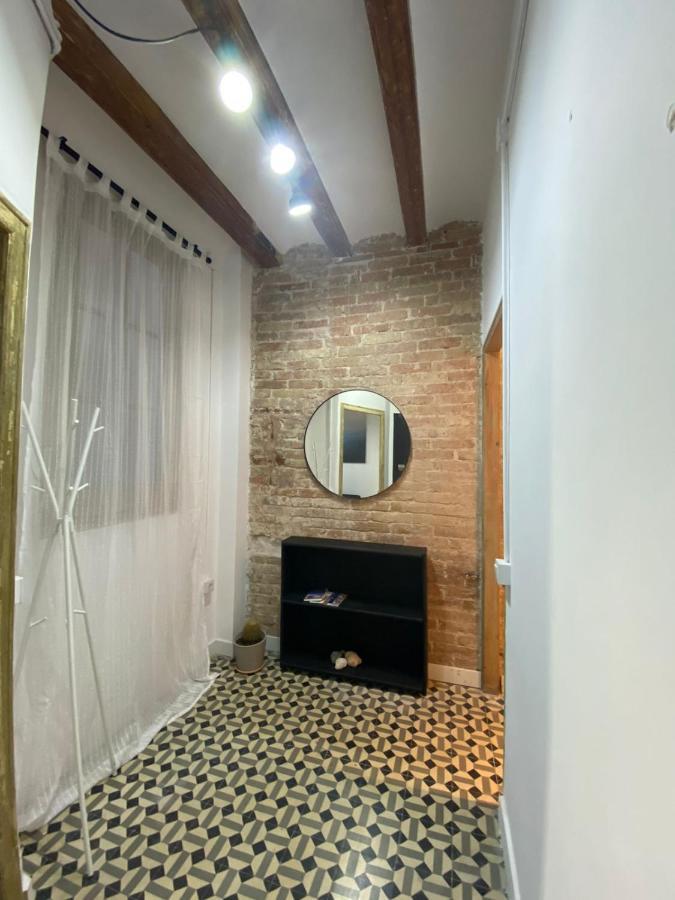 Spacious Modern Apartment In The Vibrant El Raval Barcelona Exterior photo